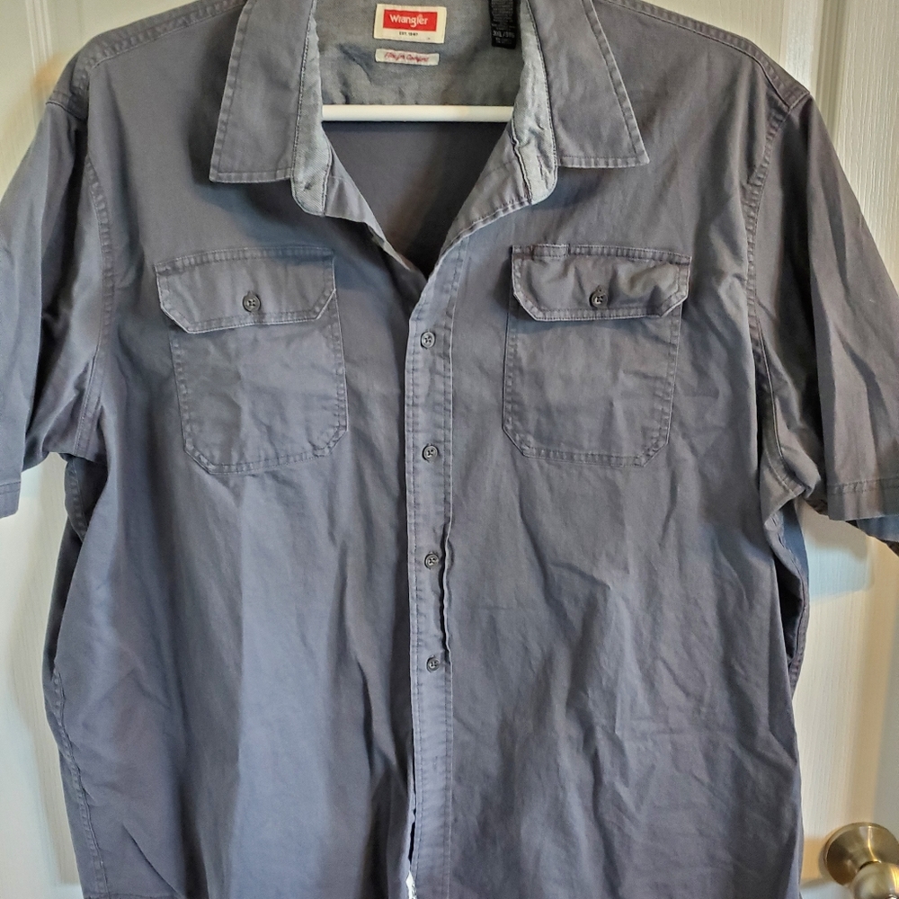 Men's 3x button down shirt.